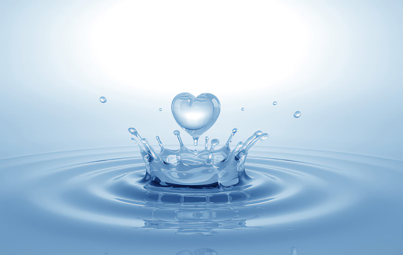 Heart-shaped splash of water